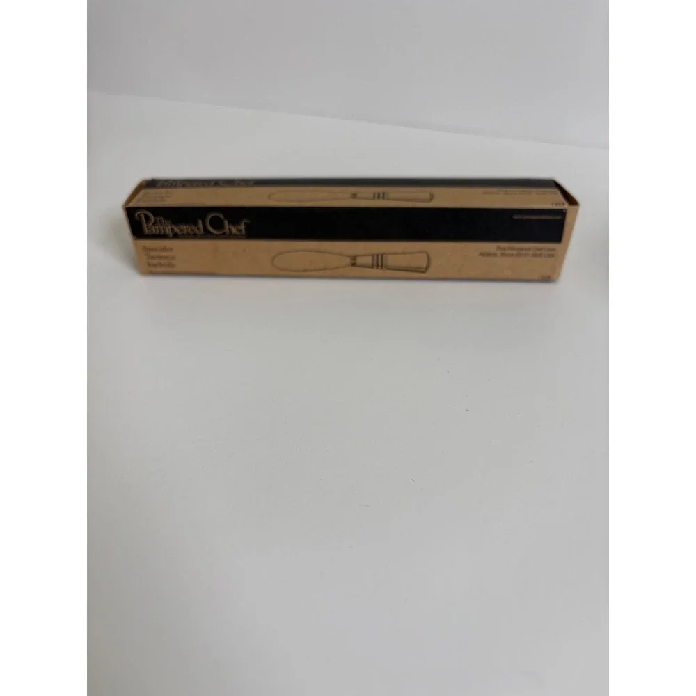 Pampered Chef NEW Spreader 1323 Stainless Steel Serrated Blade Cream Handle